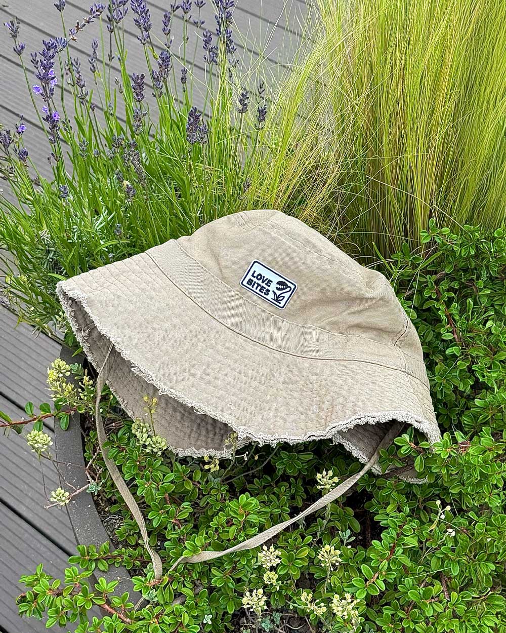 LOVE BITES EXPLORER Bucket Hat (Safari Beige)